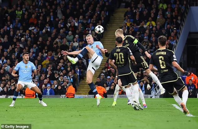 Haaland scores a wonderful goal in the UEFA CL