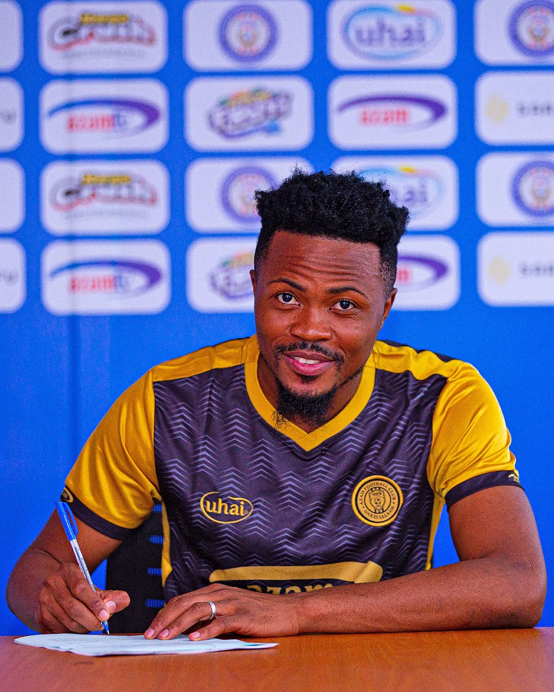 Aishi Manula unveiled at Azam FC